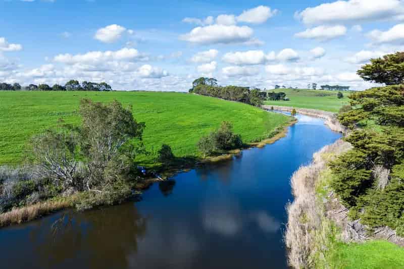 Exceptional Grazing, Extensive Water Frontage and Future Lifestyle Opportunities Await In A Thriving Agricultural Basin of South West Victoria