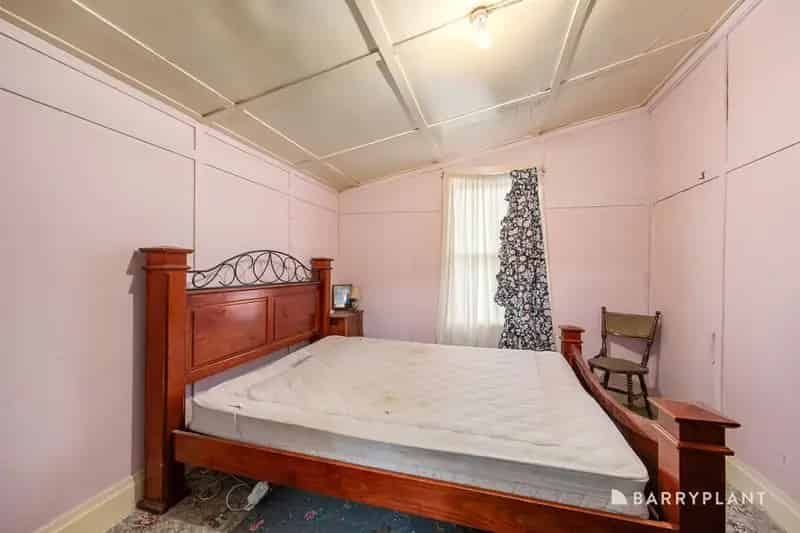 Original Cottage with Oodles of Charm on the River in the Best Street of Millgrove!