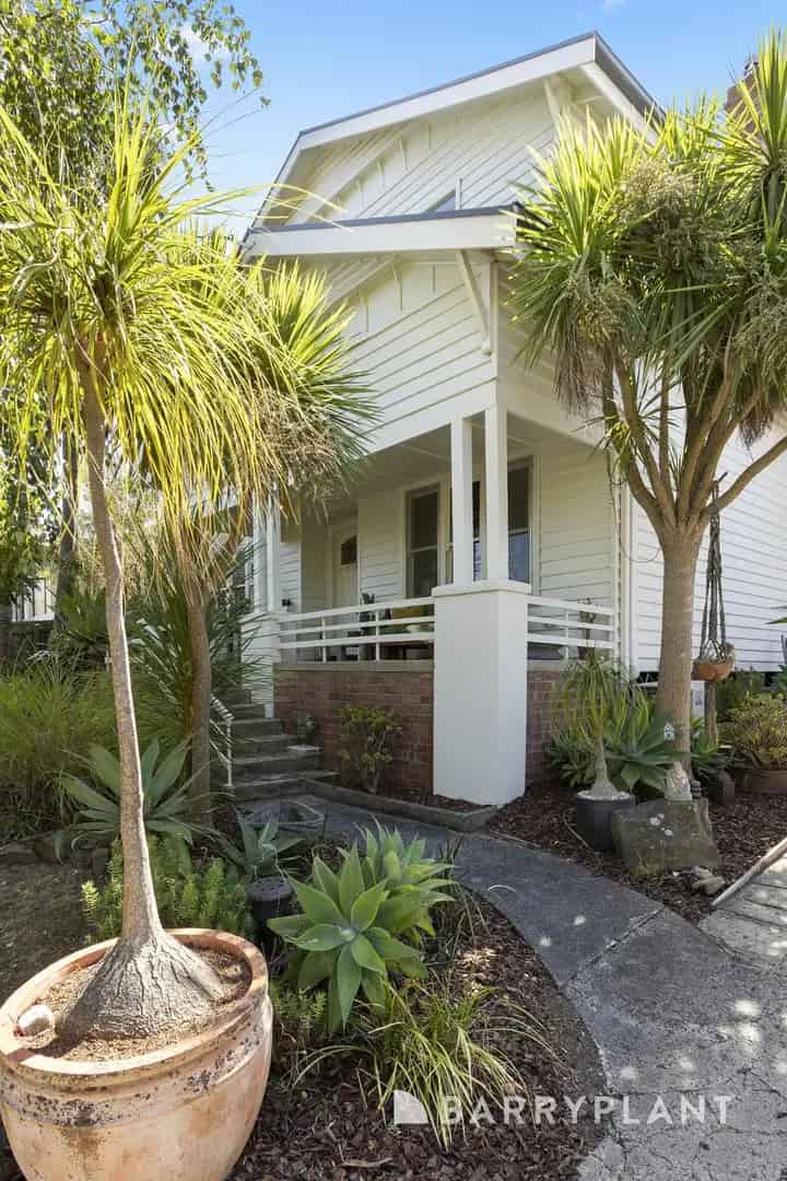 A Once-in-a-Lifetime Opportunity – A Grand Californian Beauty in Iconic Queen Street