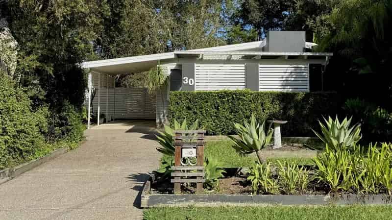 Real Estate For Sale - 30 Blenheim Avenue - Berkeley Vale , NSW