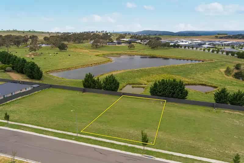Buy Land in a Sought-after Area with Spacious 707m² Block
