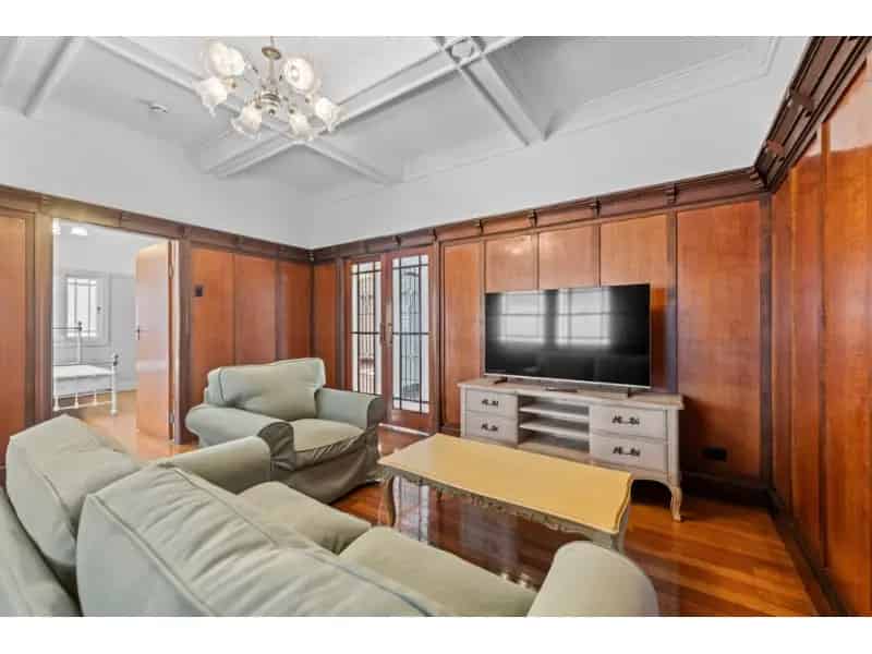 Discover Your Dream Family Home At 189B Old Cleveland Road, Coorparoo – Fully Furnished!