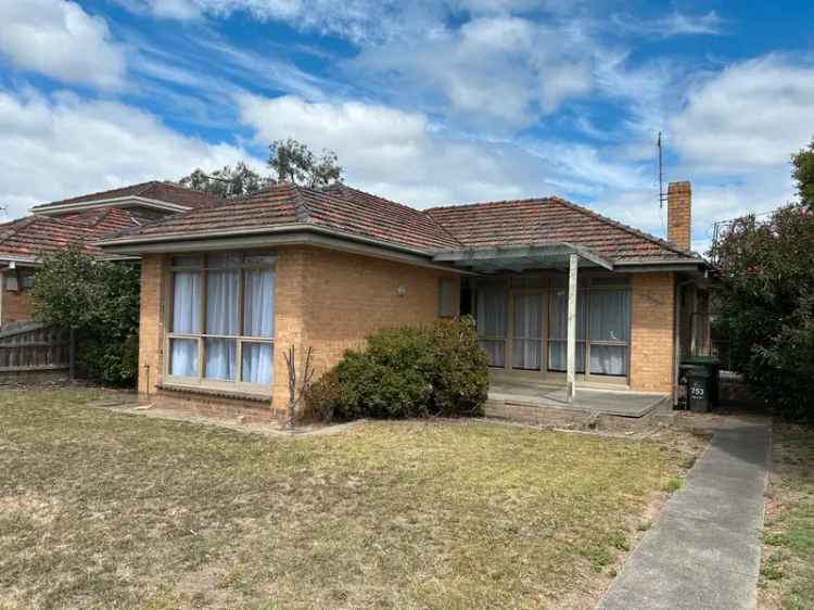 3 Bedroom Home Near Edwards Park Lake