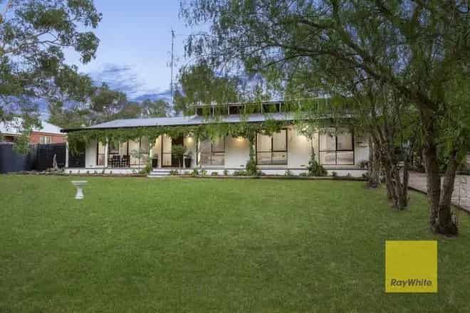 House For Sale , 21, Somerset Court, Bannockburn, Victoria