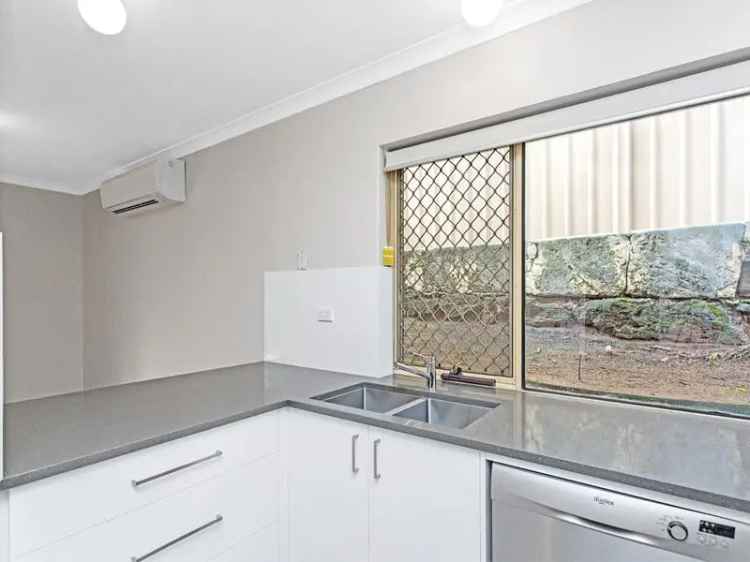 South Perth 3-Bedroom Townhouse Near Parks and Amenities