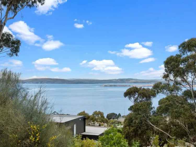 Welcome to 68 Coolamon Road, Taroona