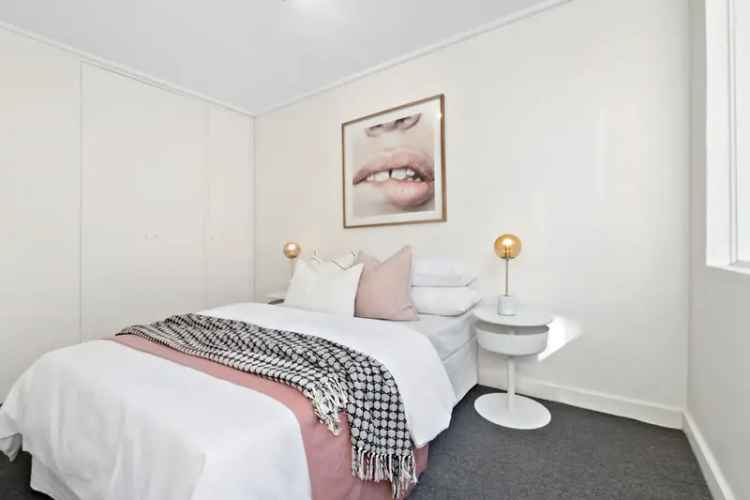 2 Bedroom 287m² CBD Apartment Melbourne - Gym Pool Concierge