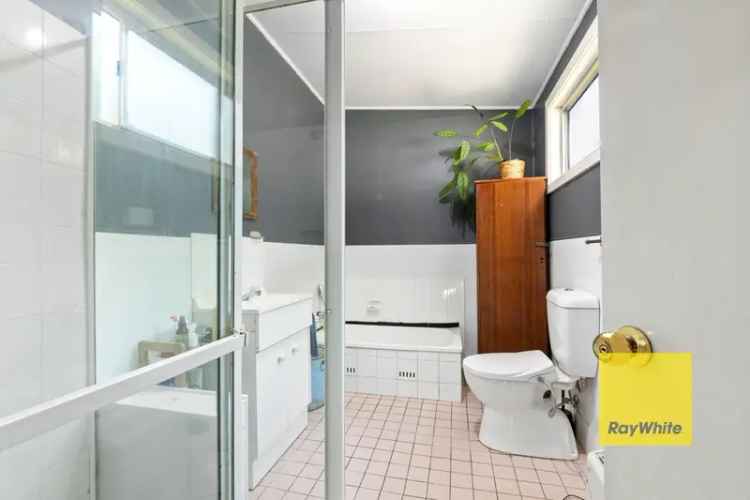 Buy Cottage in Charmhaven with Granny Flat Potential on 608sqm Block