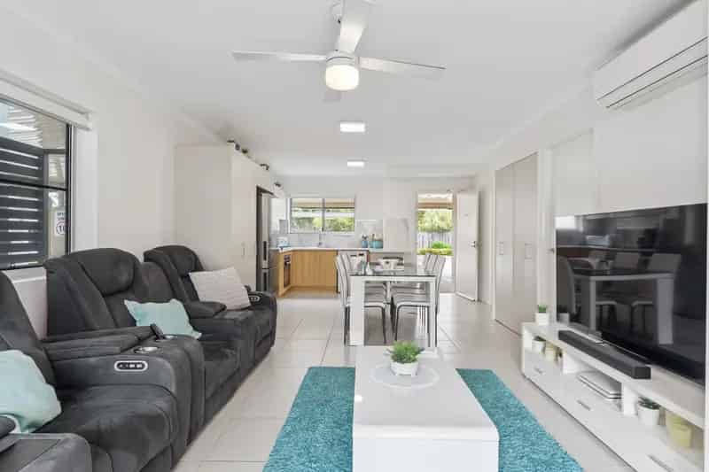 Dream Coastal Living - One Minute to the Water!