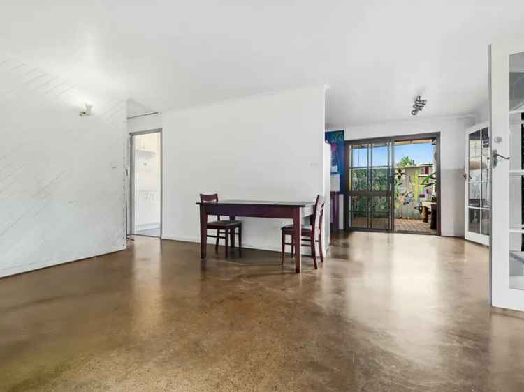 Yorkeys Knob Renovator's Dream 3 Bed 1 Bath 541sqm