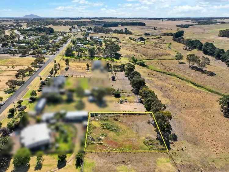 Large Residential Block with Uninterrupted Rural Outlook