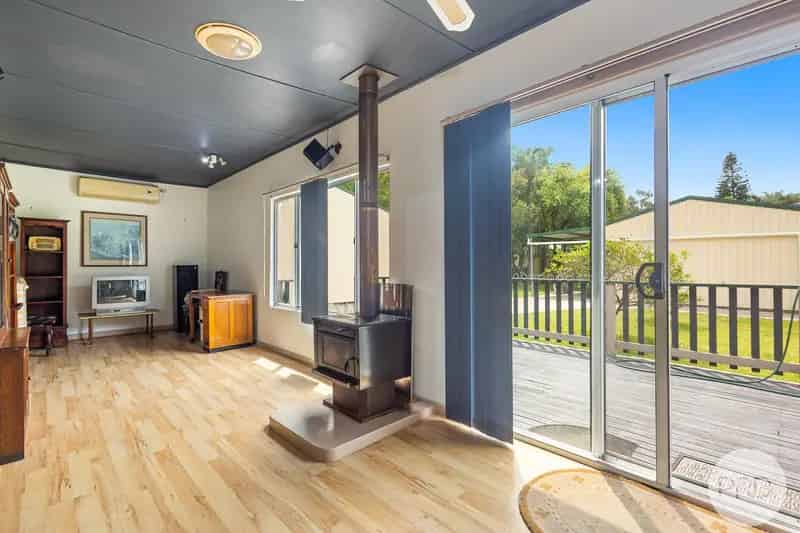 Sprawling Coastal Retreat with Endless Potential on 8,088m²