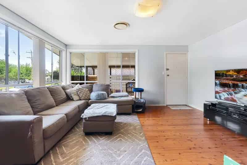 Comfort, Convenience & Room to Grow in Prime Liverpool Location