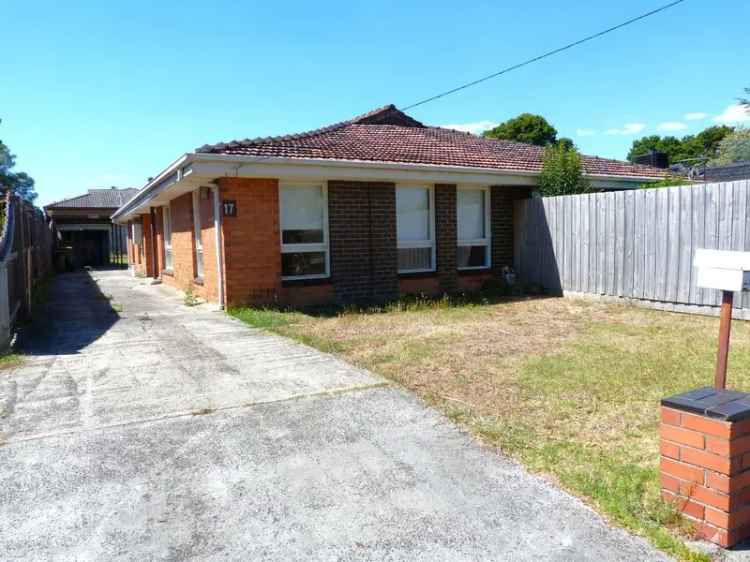 3 Bedroom Home in Dandenong North Near Schools and Amenities