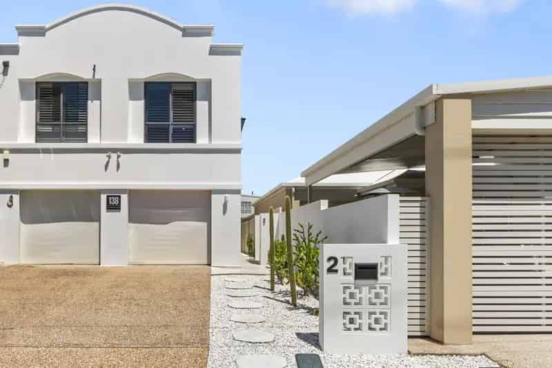 Stylish Haven Footsteps to the Beach