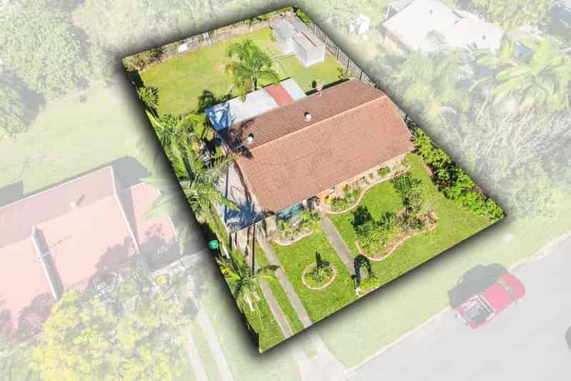 A Perfect Blend of Comfort and Convenience on a Generous 646m2 Block!