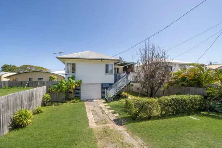 Coastal Cottage Charm just 200m from the Beach