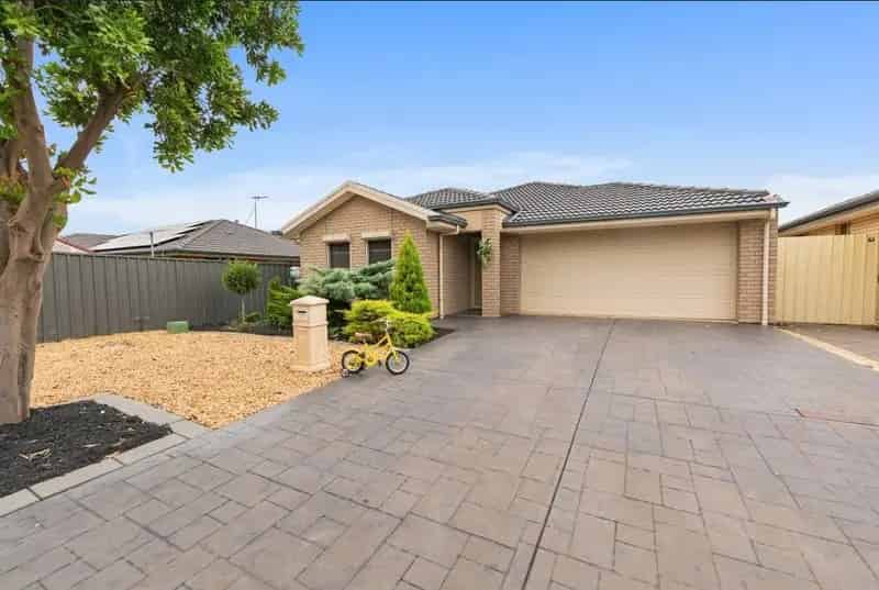 SPACIOUS 5-BEDROOM FAMILY HOME!!!