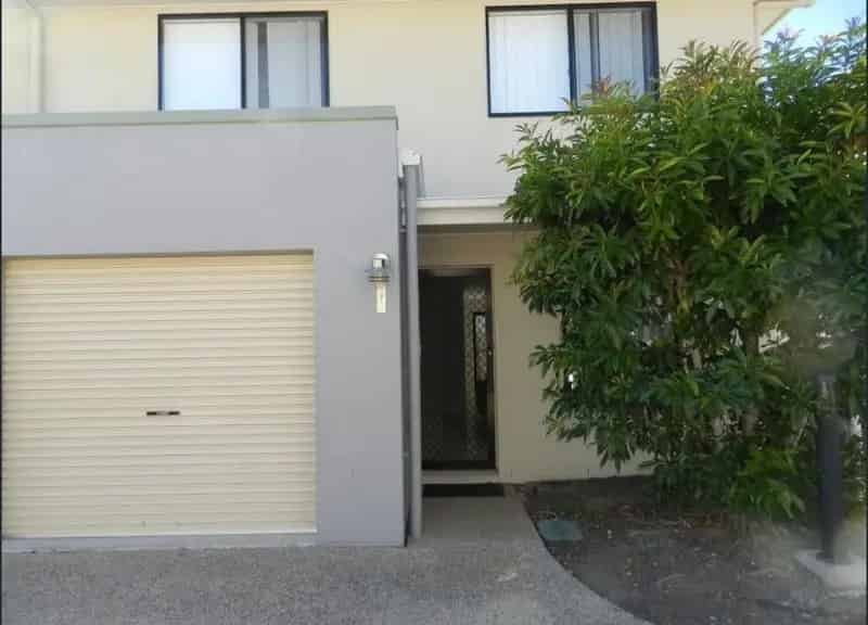 :: You will kick yourself if you miss this fantastic 3 bedroom spacious, executive style townhouse