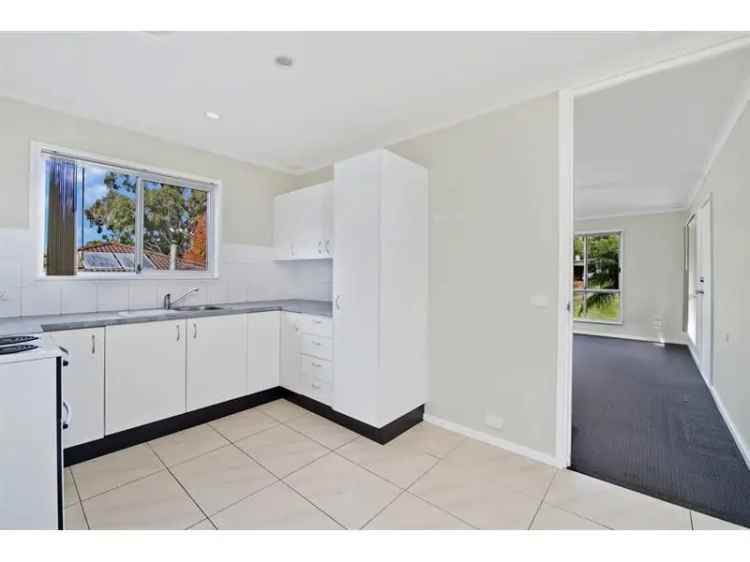 3 Bedroom Family Home Near Preschool and TAFE