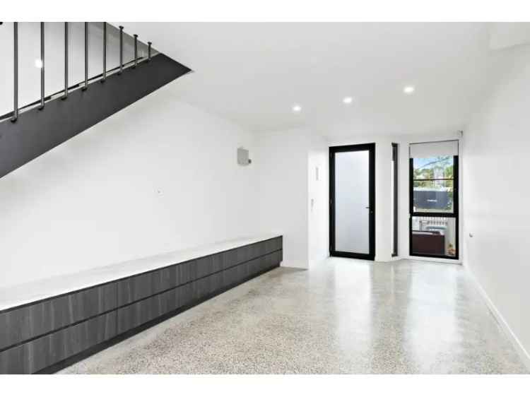 Luxurious 2 Bedroom Townhouse Melbourne City Views