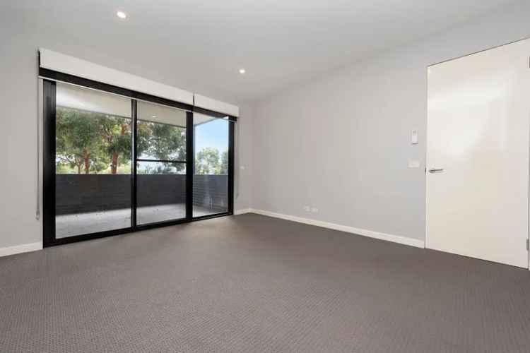 Rent Modern Townhouse in Maribyrnong with 3 Bedrooms and Spacious Interiors