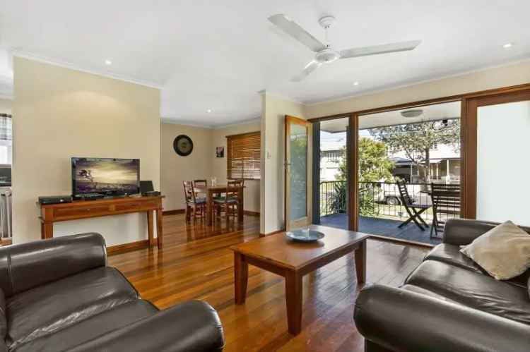 EFFORTLESS LIVING IN CORINDA - A FAMILY HOME TO FALL IN LOVE WITH!