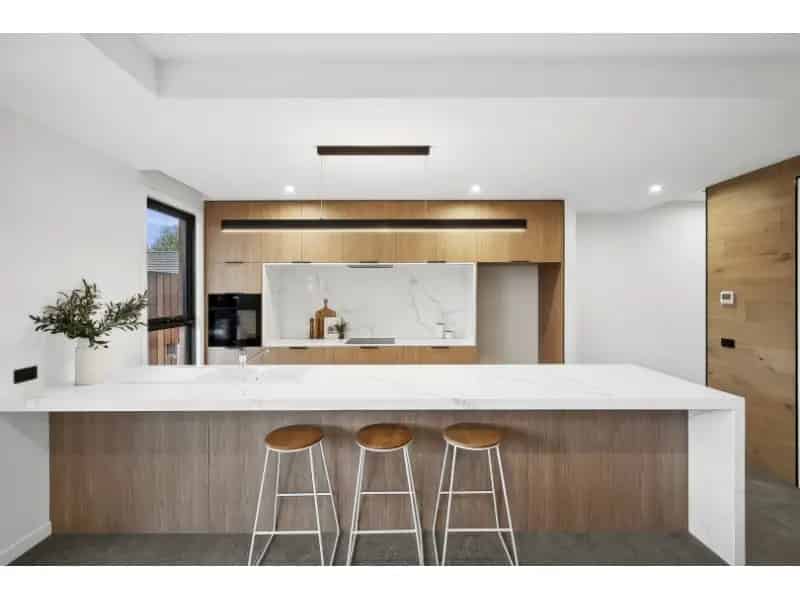 Brand-New Luxury Townhouse In Prime Location Near Pakington Street