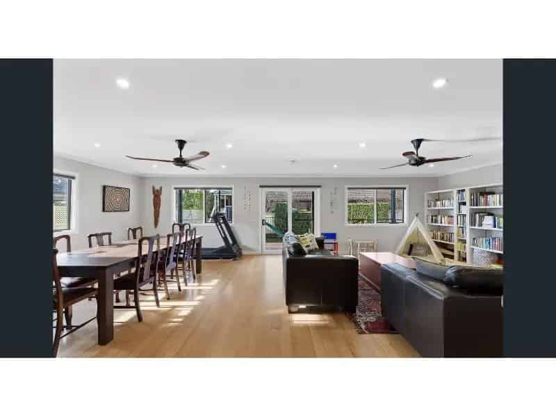 Beautiful Three Bedroom Close To Bendigo Health