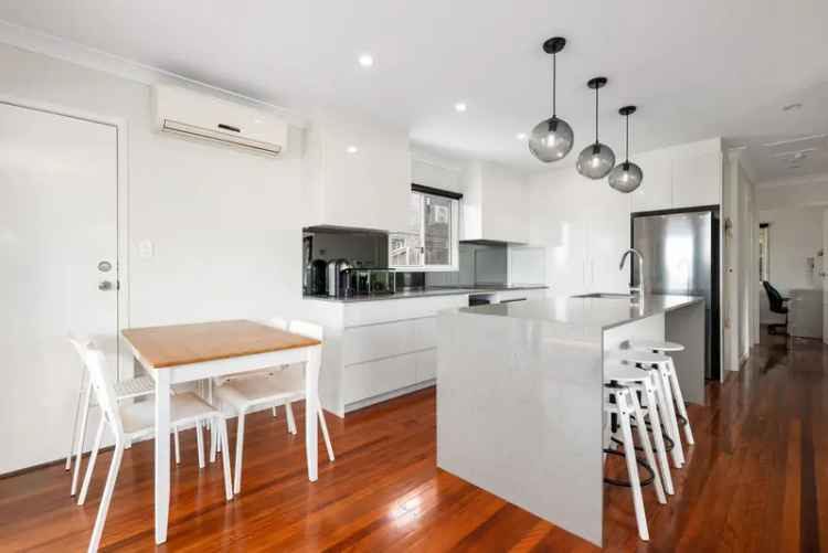 Stunning Renovated Home Panoramic Views Mt Gravatt East