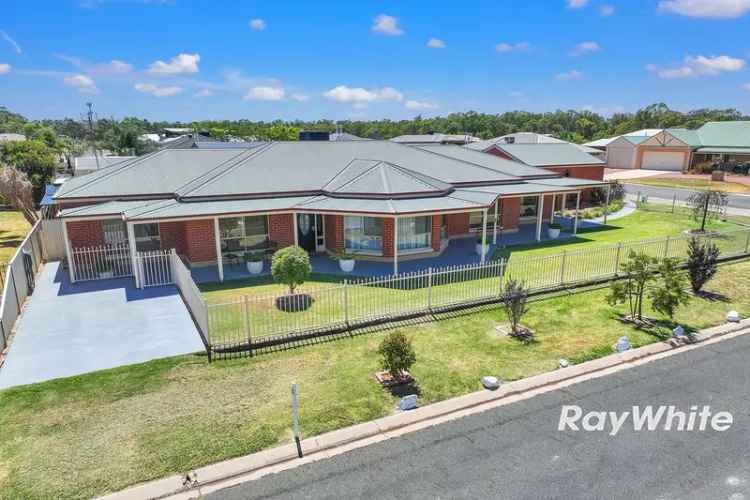 4-Bedroom Home with Pool and Extensive Outdoor Entertaining Area in Echuca