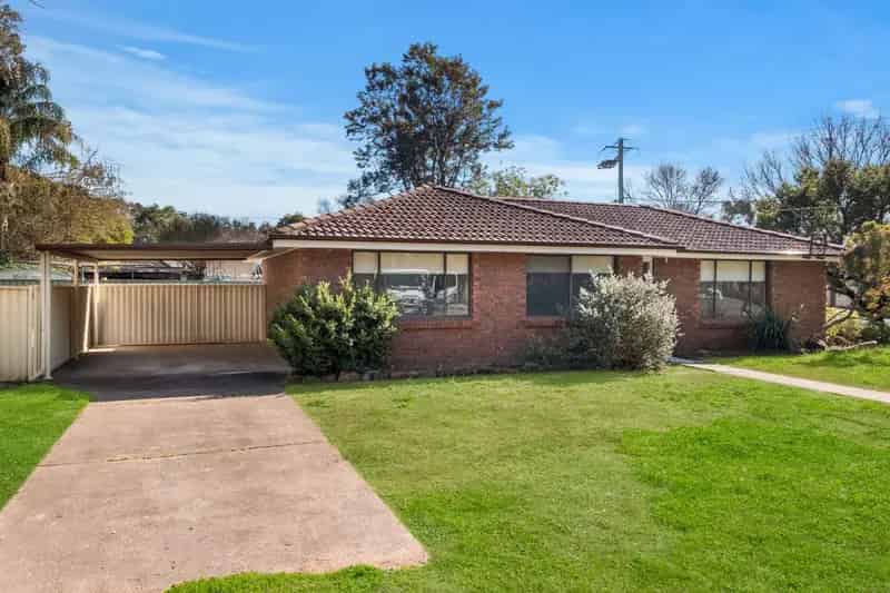 Real Estate For Lease - 2 Cameron Street - Richmond , NSW