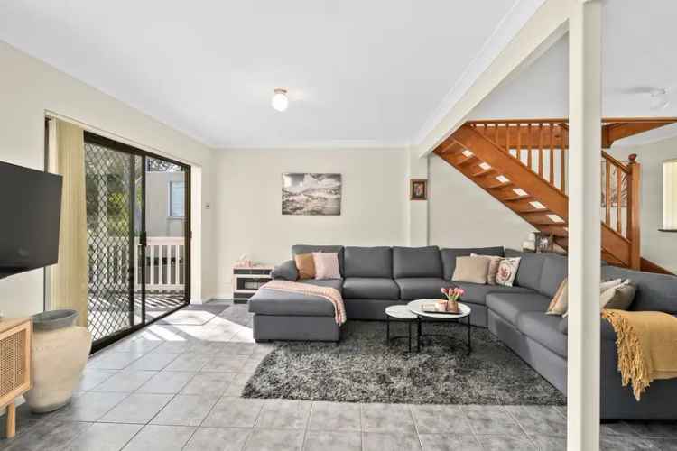5 Grey Place, Vincentia - Your Coastal and Golfside Retreat