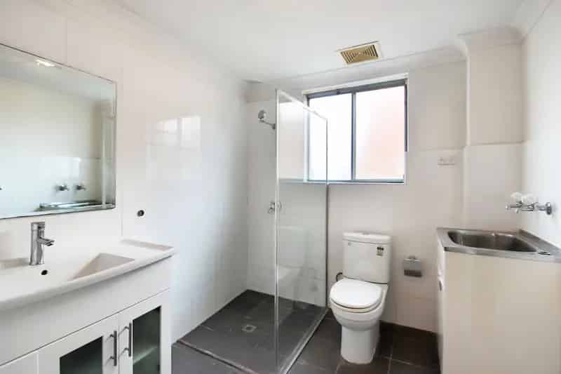 Rent One Bedroom Apartment in Well Maintained Block Close to Transport