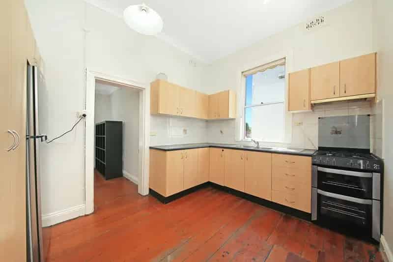 Lease 3 Bedroom Home Near Arncliffe Station and Playground