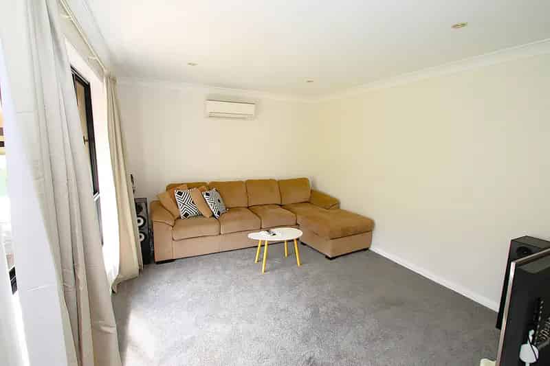 Buy modern three bedroom home with excellent features in Quirindi