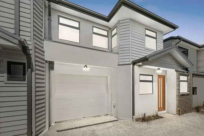 Contemporary Townhouse with Bosch Kitchen and Modern Features