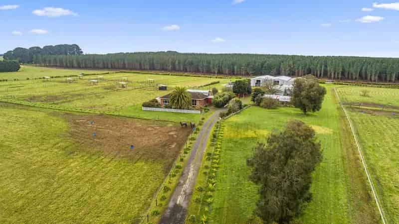 Rural property for sale with horse facilities in Mount Gambier