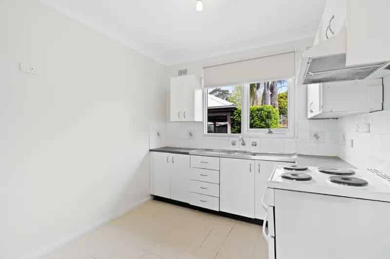 Lease Family Home in Macquarie Fields With 3 Bedrooms and Garden