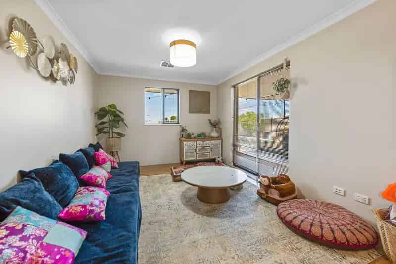 Great value large beachside home and Ready to Move In