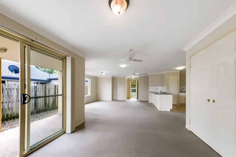 8 Caulfield Close, Little Mountain QLD 4551 - House For Lease