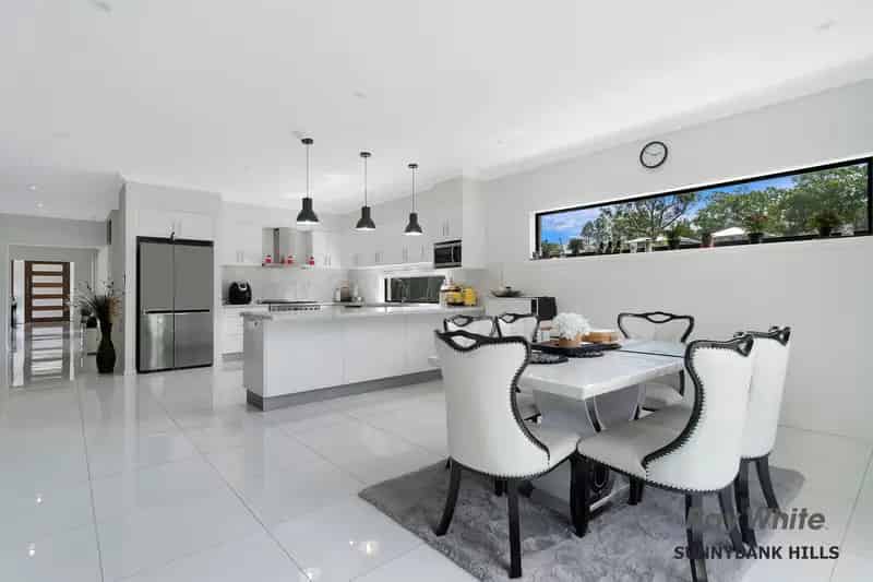 PEACEFUL AND CONVENIENT ACREAGE LIFESTYLE
