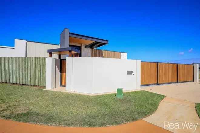 Bargara Luxury Home New Contemporary Elegance Comfort Family Living