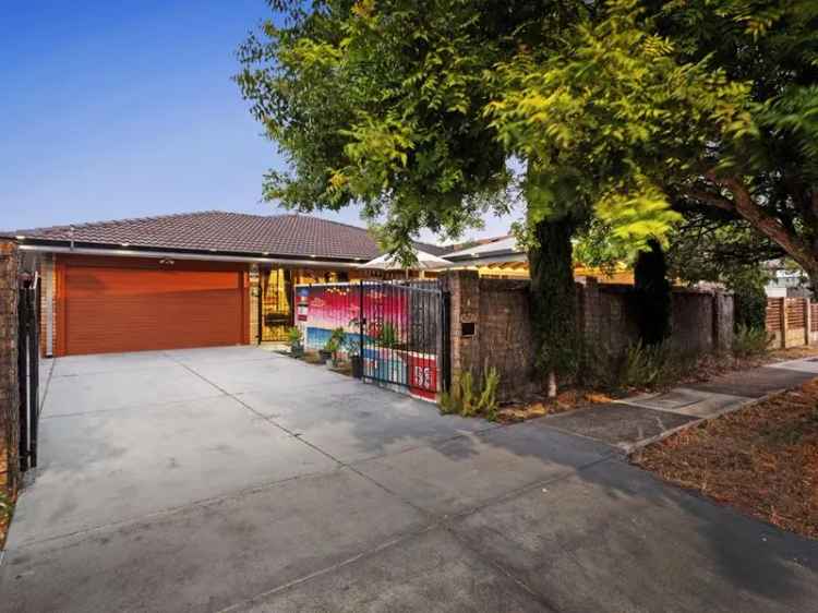 Maylands Family Home 4 5 Beds 3 Baths Granny Flat Huge Outdoor Space