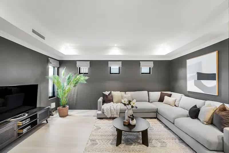 Spacious Family Entertainer in a Prime Stirling Location!