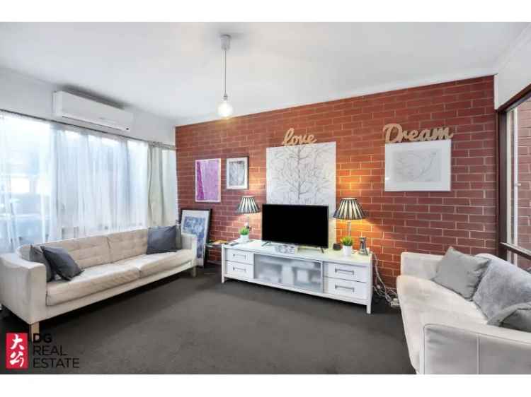 Charming Furnished Townhouse CBD - 2 Beds, 2 Baths