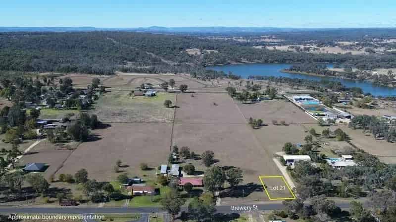 Buy Land in Lake Inverell Estate with Scenic Recreational Features