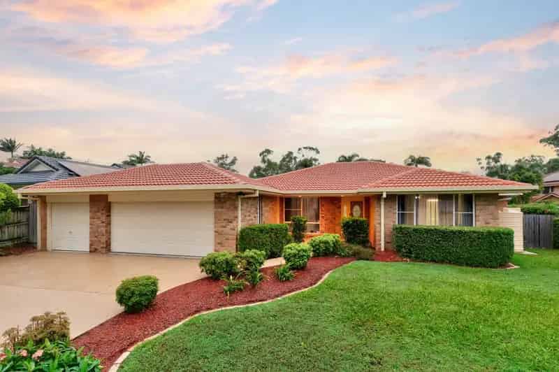 Spacious Family Haven with Poolside Bliss in Parkinson