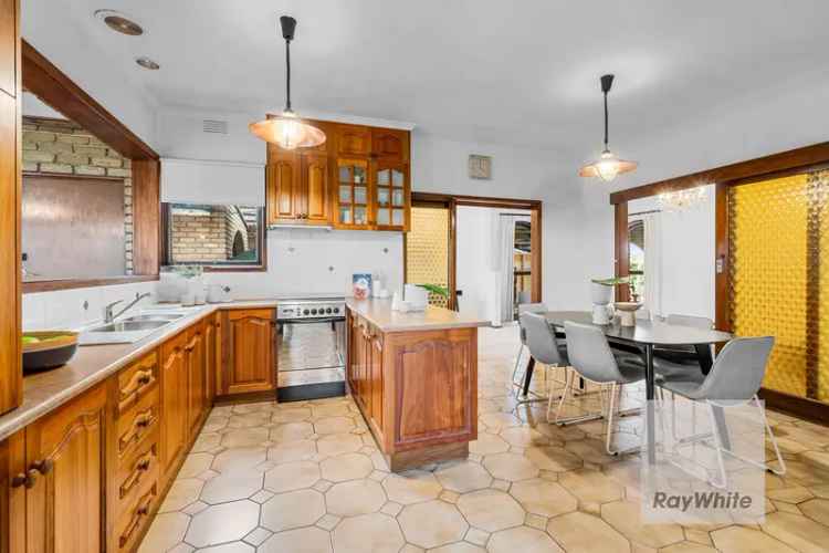 Family Home in Norris Bank Estate Bundoora