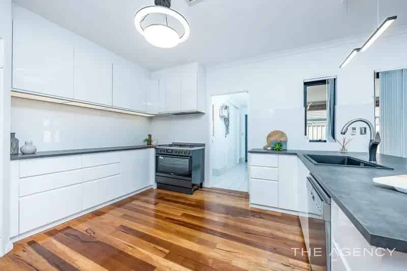 House For Sale - 27 Portsmouth Street, Jindalee WA 6036